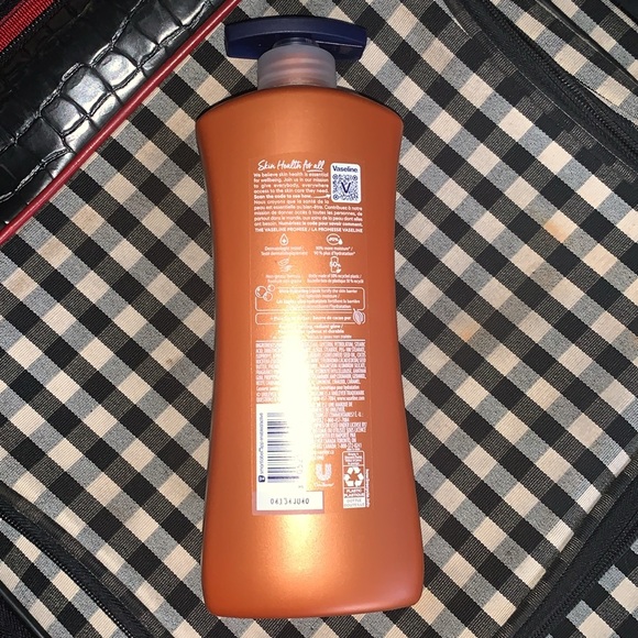 Vaseline Intensive Care Cocoa Radiant Cocoa Butter Body Lotion 20.3 oz/600ml - Picture 2 of 2